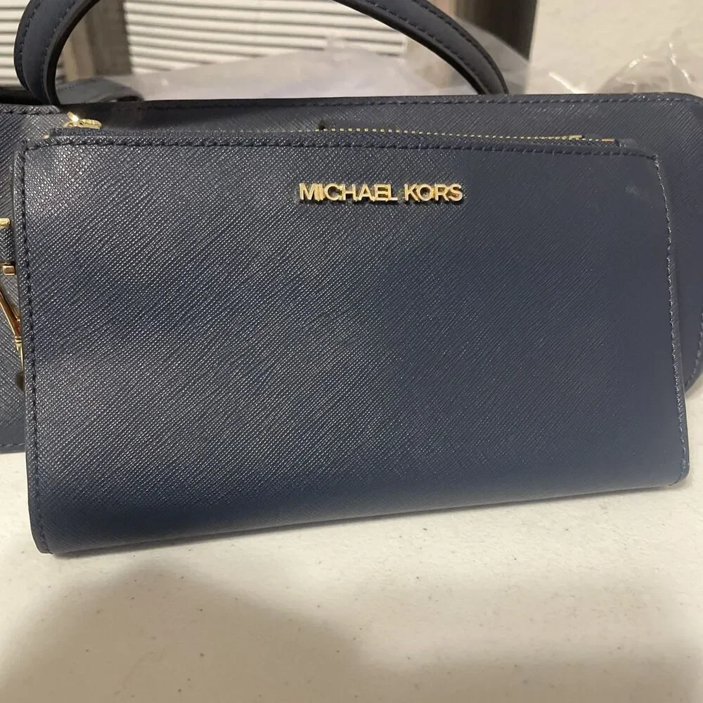 Michael Kors Navy Zip Top Large Tote Bag Gold Hardware Logo Charm Pockets